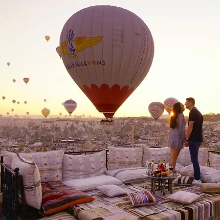 郁金香洞穴套房酒店 2* 格雷梅