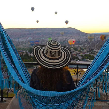 郁金香洞穴套房酒店 2*